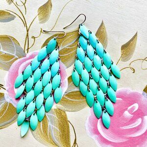 Gorgeous art deco vintage-style dangle earrings in topaz blue